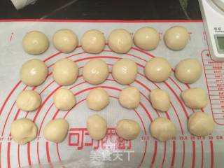 雏菊蛋黄酥的做法步骤：5