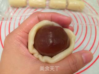 雏菊蛋黄酥的做法步骤：13