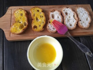 蒜香法棍的做法步骤：2