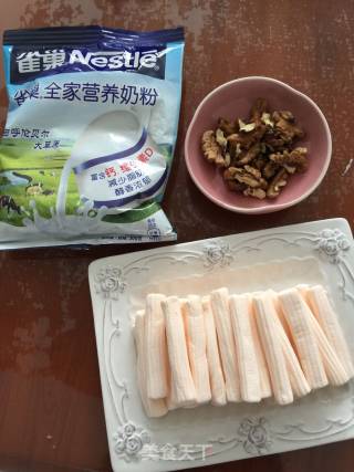 喵喵的核桃牛轧糖的做法步骤：1
