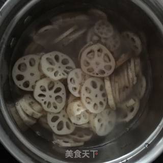 辣拌藕片的做法步骤：1