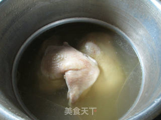 平菇青菜鸡腿汤的做法步骤：5