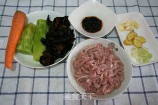 鱼香肉丝的做法步骤：1