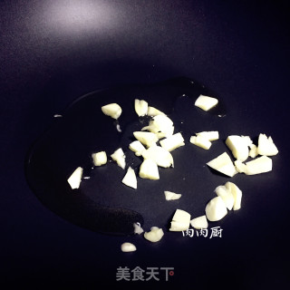 蒜苗炒烧肉#肉肉厨的做法步骤：3