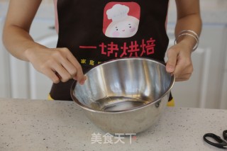 宝宝爱吃的免烤蛋糕——火龙果慕斯的做法步骤：2