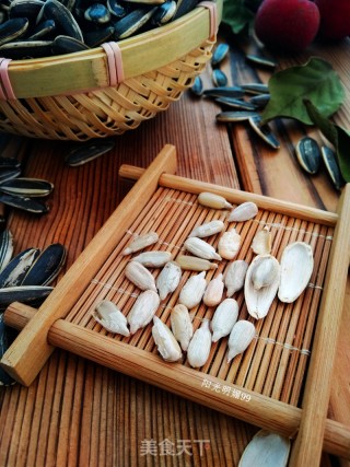 坤博砂锅炒瓜子的做法步骤：11