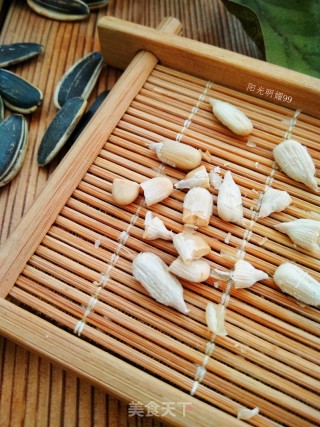 坤博砂锅炒瓜子的做法步骤：12