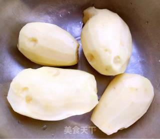 鱿鲜土豆泥的做法步骤：1