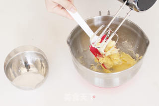 【上烘焙】柠檬磅蛋糕的做法步骤：1