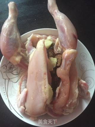 盐焗鸡的做法步骤：1