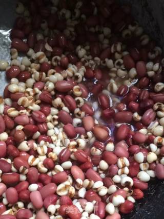 红豆薏米粥的做法步骤：1