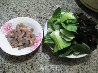 黑木耳虾仁炒青菜的做法步骤：1