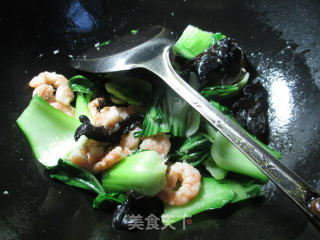黑木耳虾仁炒青菜的做法步骤：5