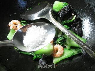 黑木耳虾仁炒青菜的做法步骤：7