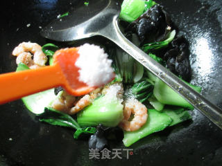 黑木耳虾仁炒青菜的做法步骤：8