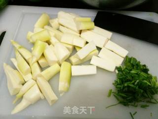 葱油茭白的做法步骤：2