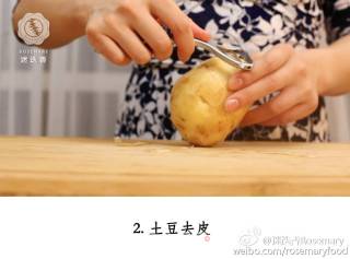 土豆腊肠焖饭的做法步骤：2