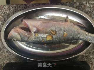 私房美味酸笋鱼的做法步骤：1