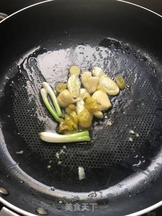 私房美味酸笋鱼的做法步骤：6