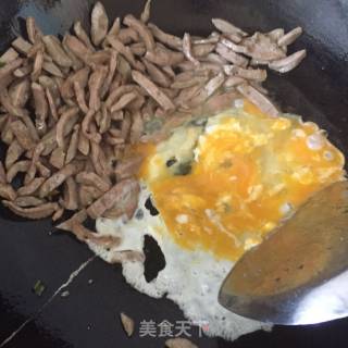 牛肉丸蛋炒饭的做法步骤：4