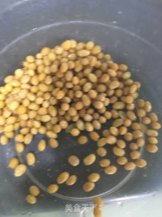 黄豆猪脚的做法步骤：2