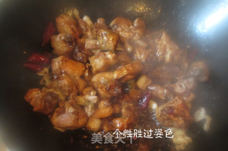酱香鸡腿煲的做法步骤：5