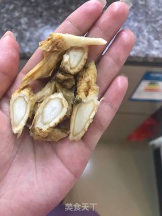 花旗参石斛煲竹丝鸡瘦肉的做法步骤：3