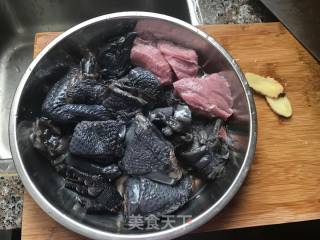花旗参石斛煲竹丝鸡瘦肉的做法步骤：4