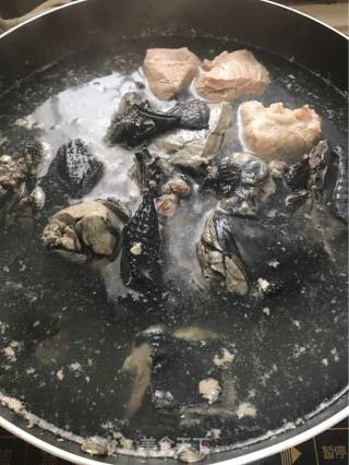 花旗参石斛煲竹丝鸡瘦肉的做法步骤：5