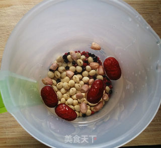 红枣杂粮豆浆的做法步骤：2