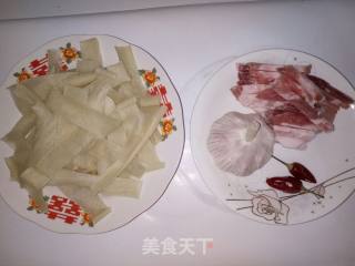 炒凉皮的做法步骤：1