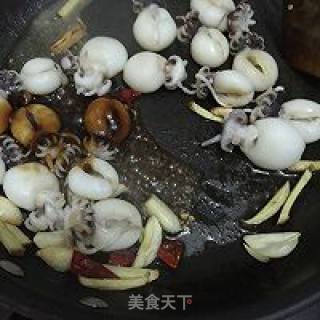 墨鱼仔烧土豆的做法步骤：8