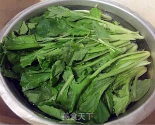 小白菜粉条排骨汤的做法步骤：2