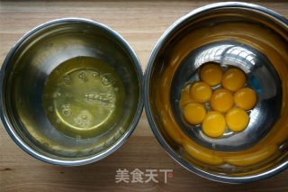 10分钟戚风蛋糕卷的做法步骤：1