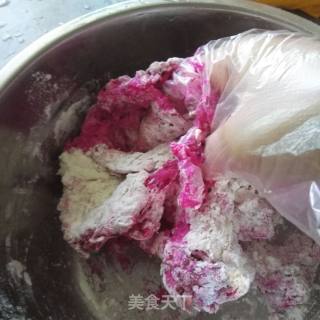 红肉火龙果蝴蝶面的做法步骤：3