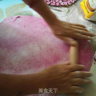 红肉火龙果蝴蝶面的做法步骤：5