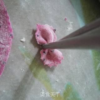红肉火龙果蝴蝶面的做法步骤：7
