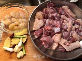 客家酸荞焖鸭（鹅）的做法步骤：1