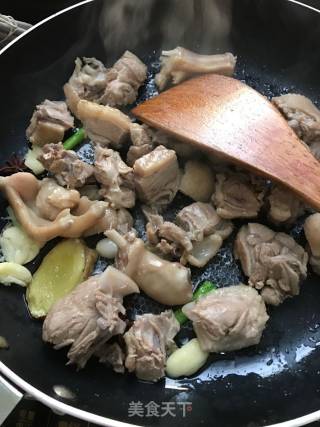 客家酸荞焖鸭（鹅）的做法步骤：5