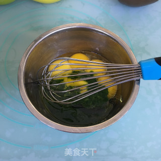 清新菠菜戚风的做法步骤：6