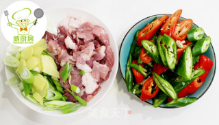 农家小炒肉，5分钟快手菜--威厨艺的做法步骤：1