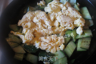 黄瓜炒鸡蛋的做法步骤：7