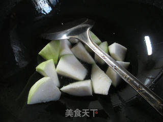鲜虾煮蒲瓜的做法步骤：2