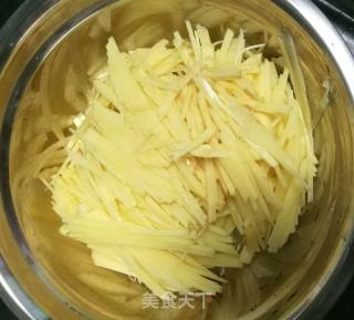 香煎土豆丝饼的做法步骤：1