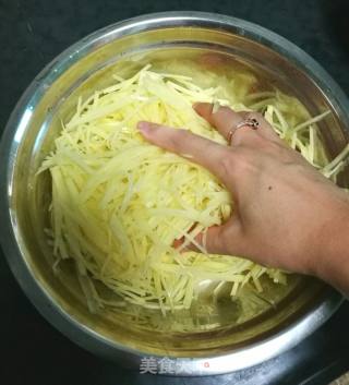 香煎土豆丝饼的做法步骤：2