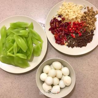 莴笋炒鹌鹑蛋的做法步骤：2