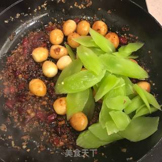 莴笋炒鹌鹑蛋的做法步骤：11