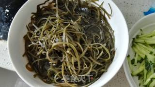 蒜香海带丝的做法步骤：1