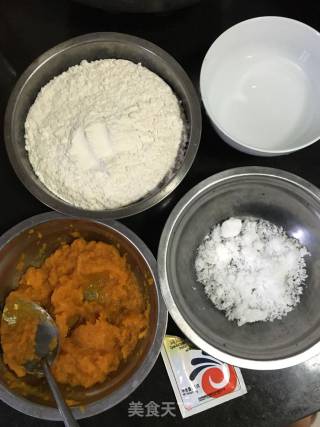 南瓜肉松卷和南瓜豆沙卷的做法步骤：1