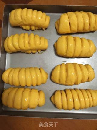 南瓜肉松卷和南瓜豆沙卷的做法步骤：15